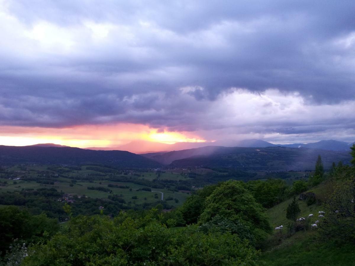 La Source Jacquet Depuis 1954 Hotel Et Studio Saint-Jean-de-Chevelu Εξωτερικό φωτογραφία